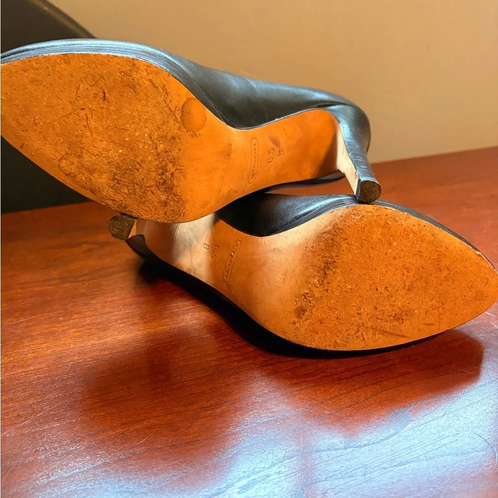 Coach pumps size 6.5 - Picture 3 of 7
